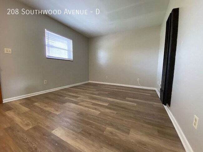 Foto del edificio - 208 Southwood Ave