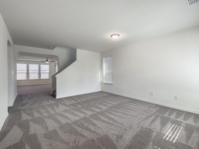 Building Photo - 4-BEDROOM IN WOODSIDE FARMS