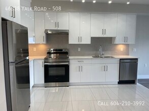 Building Photo - 46338 Yale Rd