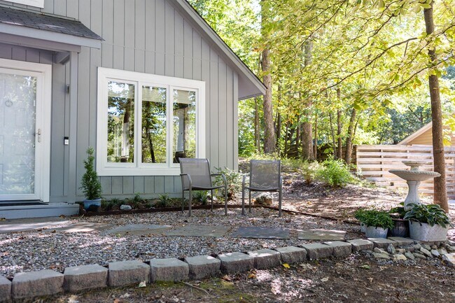 Building Photo - 14 Sandstone Ridge Dr