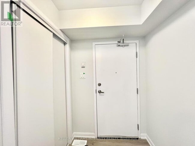 Building Photo - 1407 Creekway Private