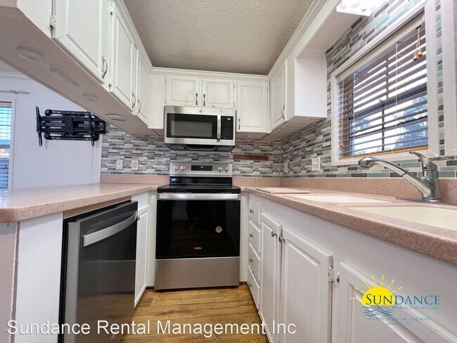 Building Photo - 2 br, 1 bath House - 15 E. Bradley Street ...
