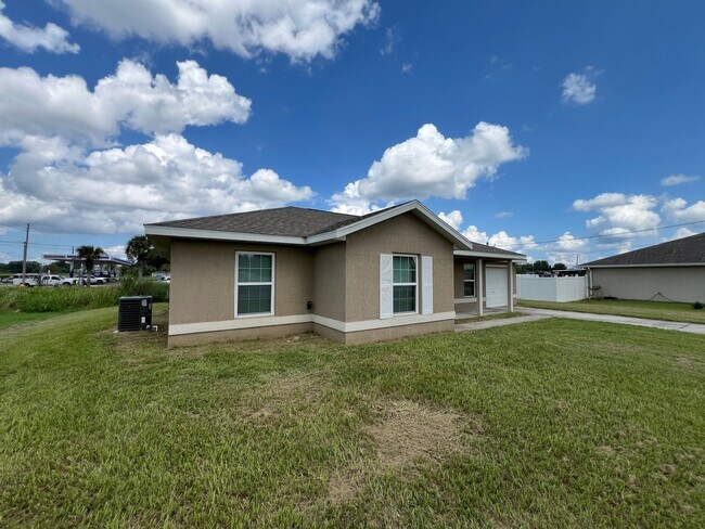 Foto del edificio - INCREDIBLE 3 Bedroom, 2 Bathroom Home in O...