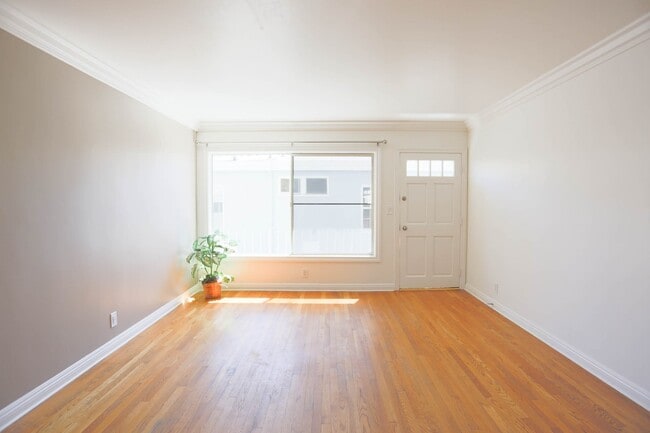 Building Photo - 216 S Gale Dr