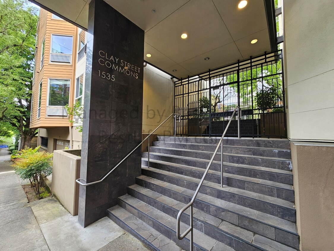 Photo - 1535 SW Clay St (Portland, OR)