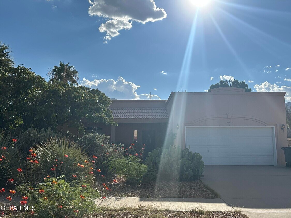 Foto principal - 10859 Loma De Alma Dr