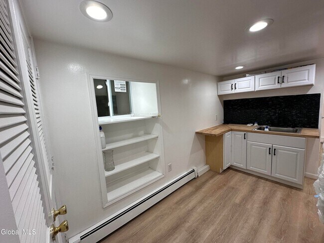 Building Photo - 27 McElwain Ave