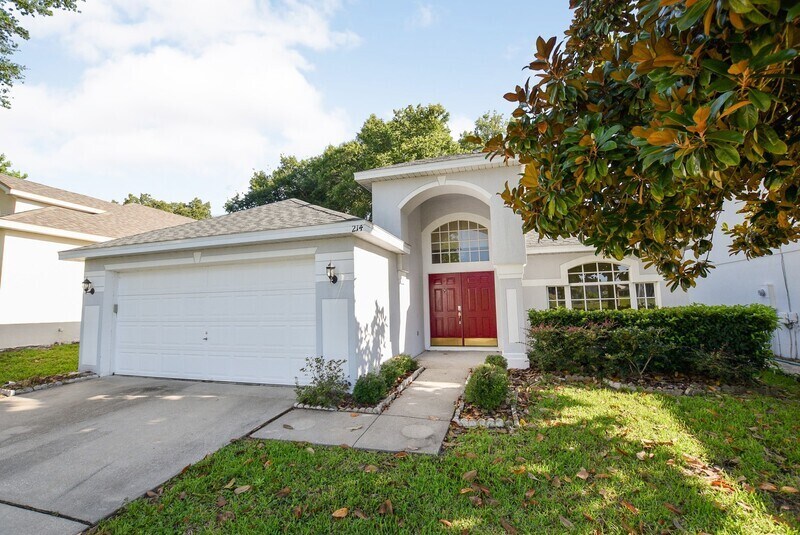 214 Hanging Moss Cir