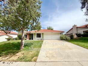 Building Photo - 45680 Clubhouse Dr