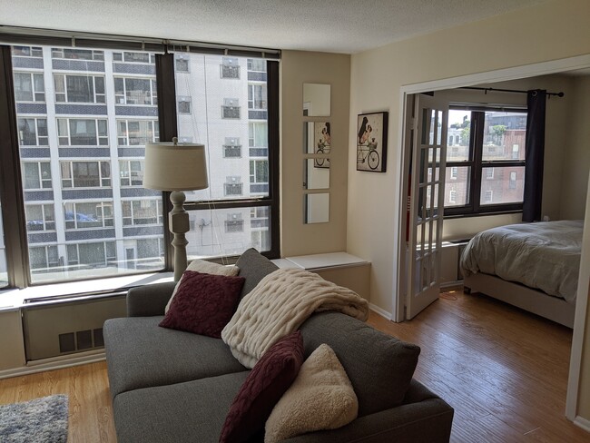 Foto del edificio - 1313 N Ritchie Ct