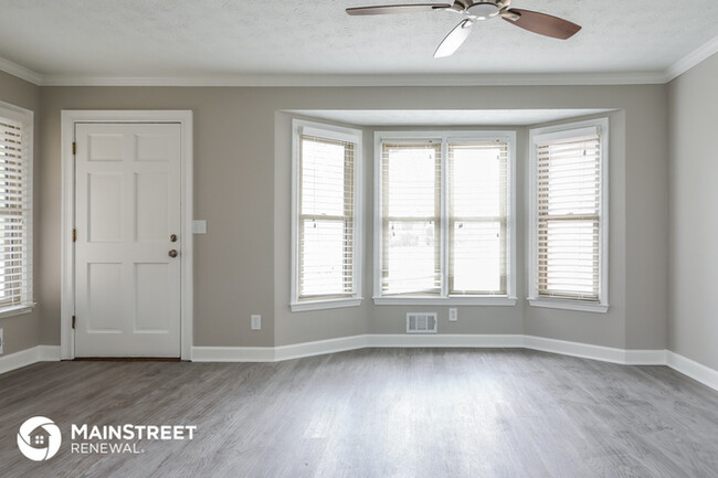 Foto del edificio - 4611 Laurel Brook Dr
