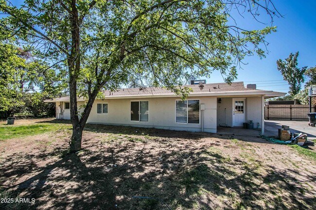 Foto del edificio - 1905 S Old Greenfield Rd