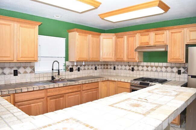 Building Photo - Charming 2-Story, 4 Bd 3 Ba Unit Near Downtown San Diego – 92113