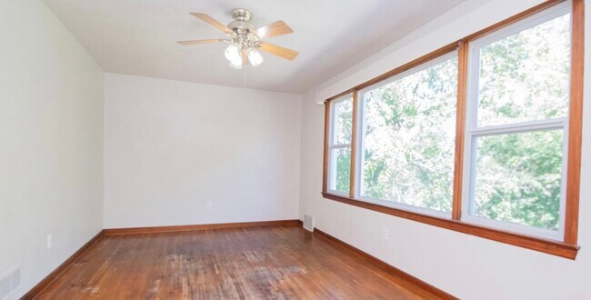 Sala de estar - 308 W Ashley St