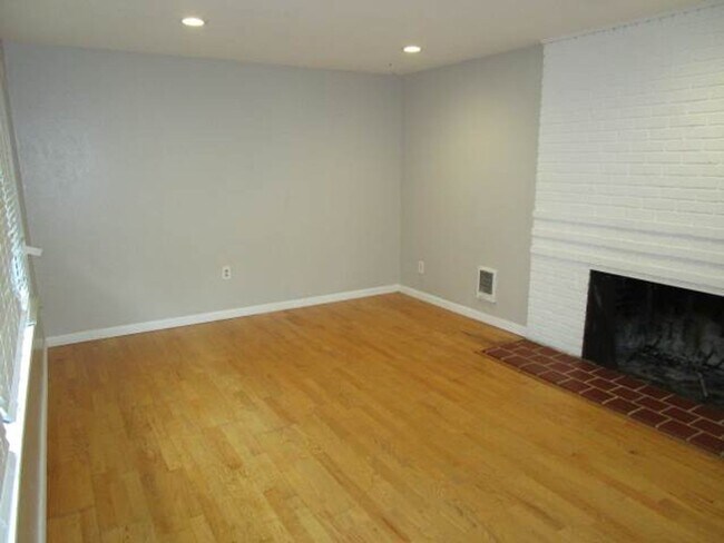 Foto del edificio - Charming 3 bedroom, 1 bathroom home locate...