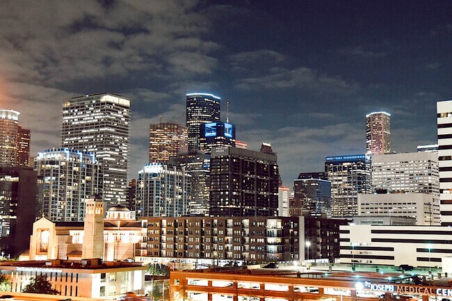 Foto del edificio - Sleek One BR Living: Where Innovation Meet...