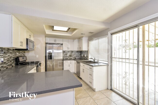 Foto del edificio - 3909 Almondwood Dr