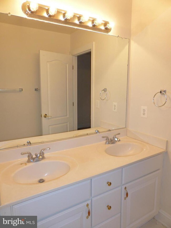 Foto del edificio - 2410 Sherwood Hall Ln