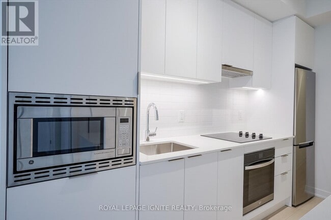 Building Photo - 3071 Trafalgar Rd