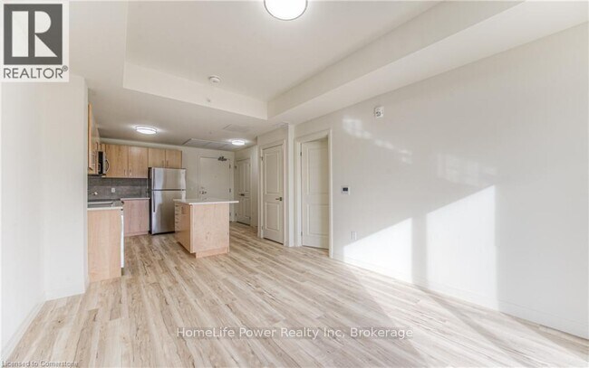 Photo du bâtiment - 301-301 Westmount Rd W