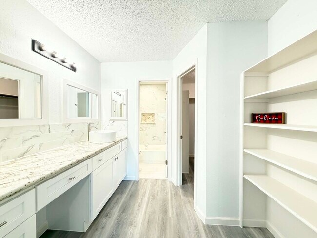 Foto del edificio - 12034 Yearling Dr