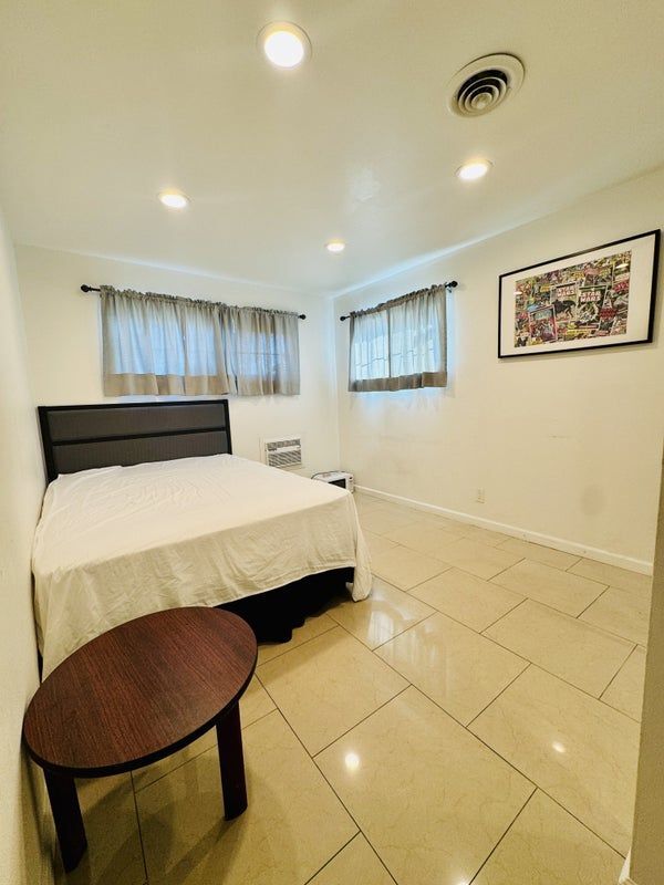 Foto del edificio - 9121 Oasis Ave