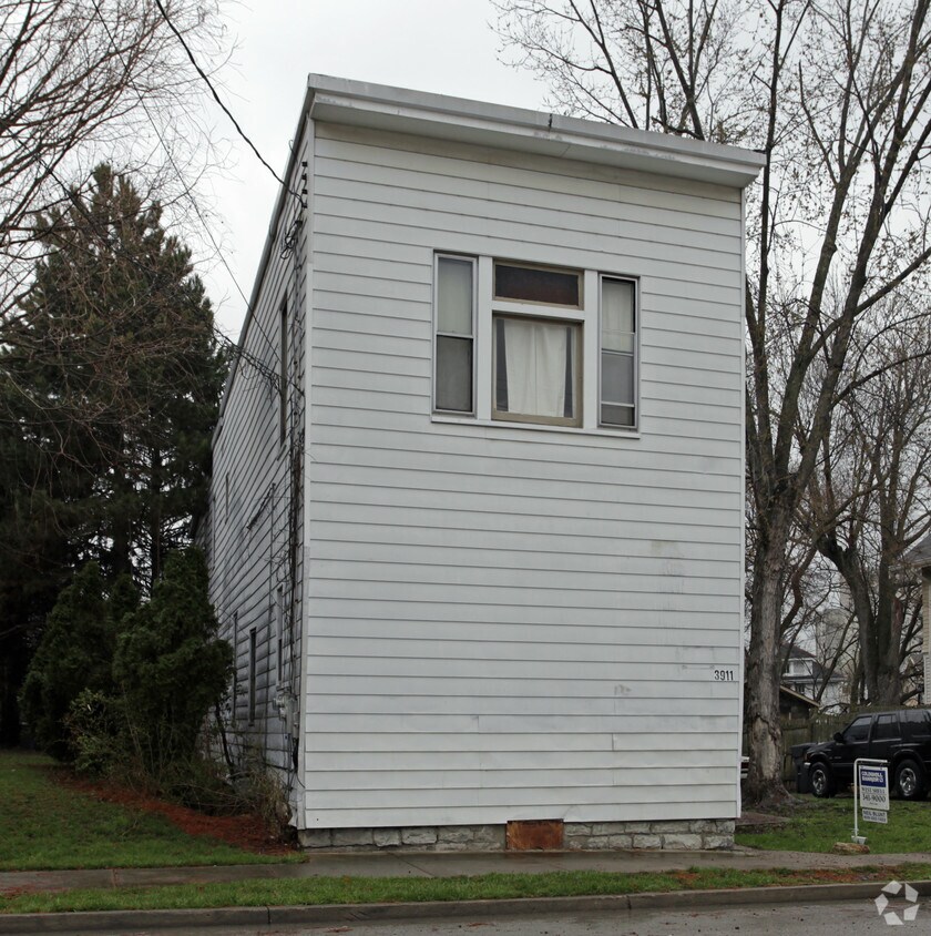 Foto del edificio - 3911 Decoursey Ave