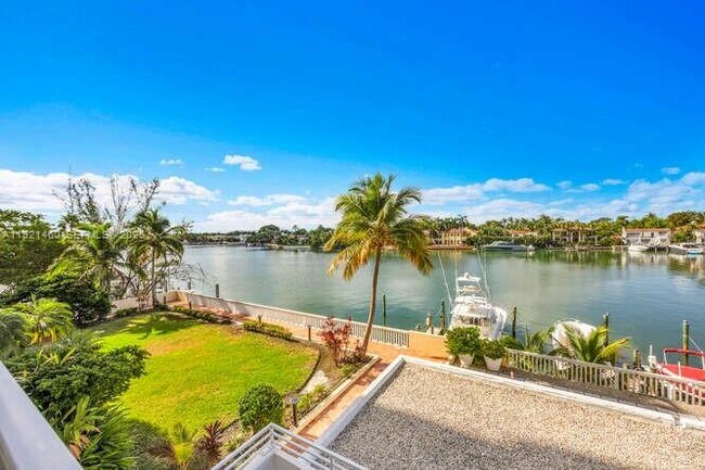 Foto del edificio - 5600 Collins Ave