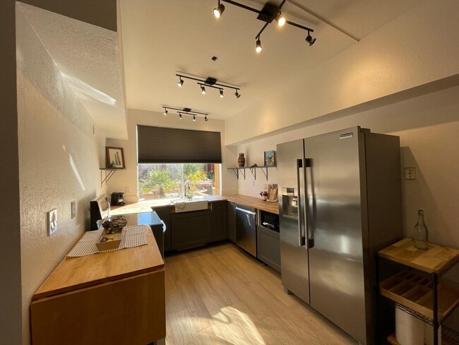 Photo - 154 W 5th St Apartments