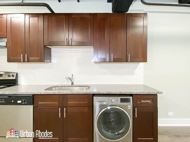 Building Photo - 727 Saint Johns Ave