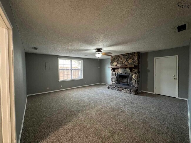 Building Photo - 4641 Cascades Dr