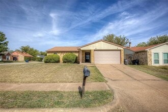 Building Photo - 6901 Sandybrook Dr