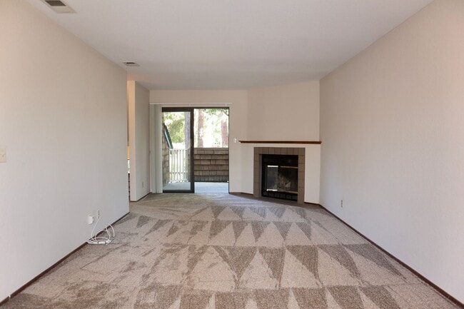 Building Photo - Spacious 2-bedroom home for rent in Fremon...