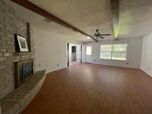 Building Photo - 3103 Sam Houston Dr