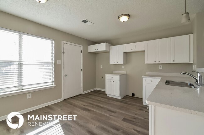 Foto del edificio - 4539 Longtree Ave