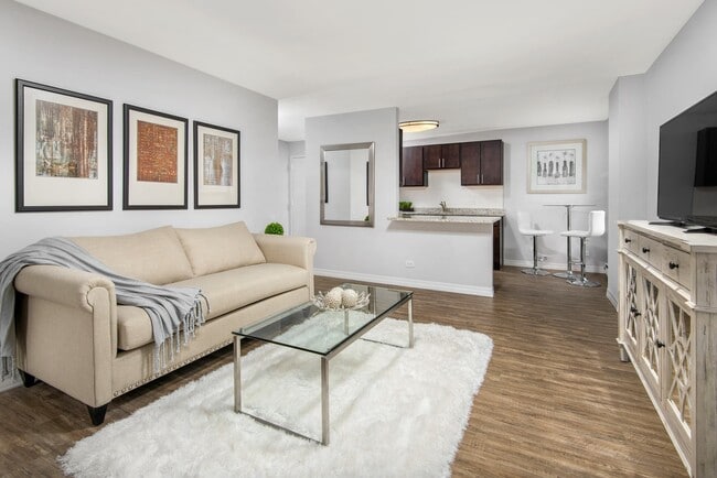 Building Photo - 838 N State St