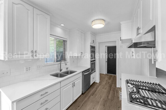 Foto del edificio - 2827 Blackwood Dr