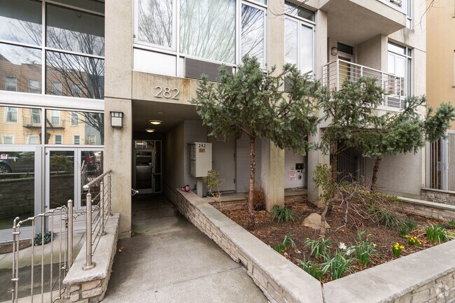 Entrance - 282 21st St