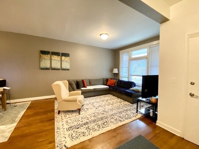 Foto del edificio - 1622 W Addison St