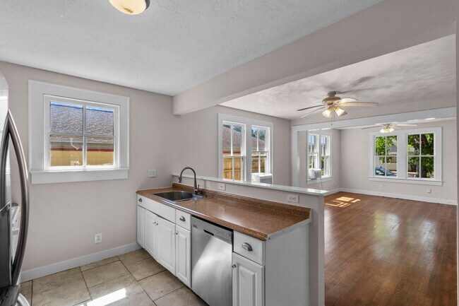Building Photo - 4911 Avenue P 1/2