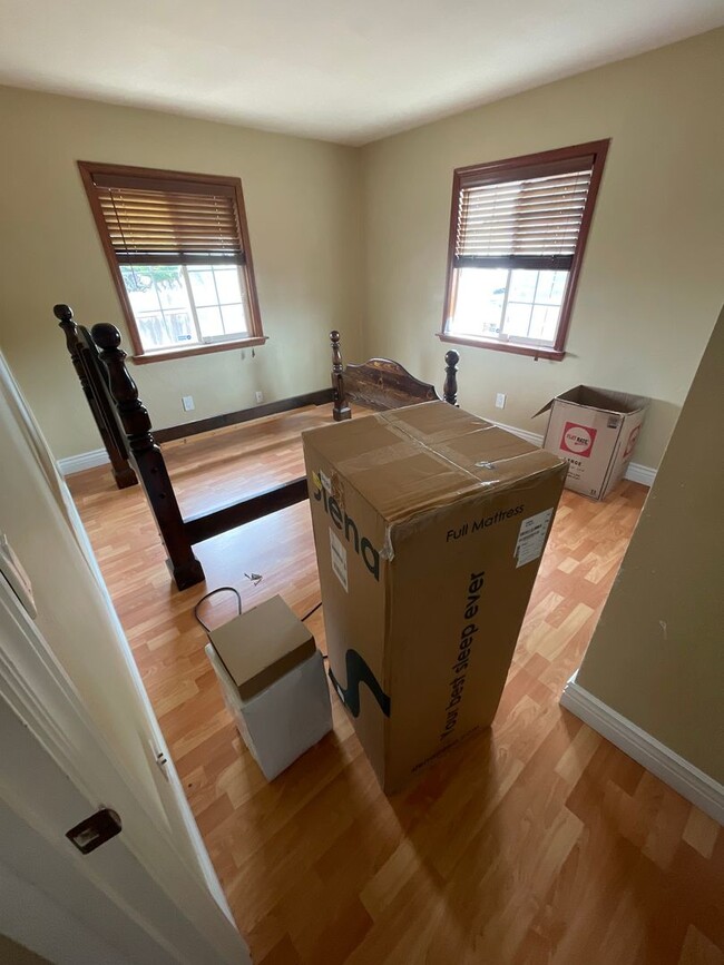 Building Photo - Newly Updated 3 Bedroom House in Seaside -...