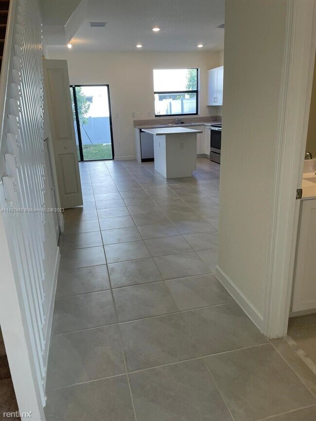 Building Photo - 3 br, 3 bath House - 3431 W 112th Ter # 34...