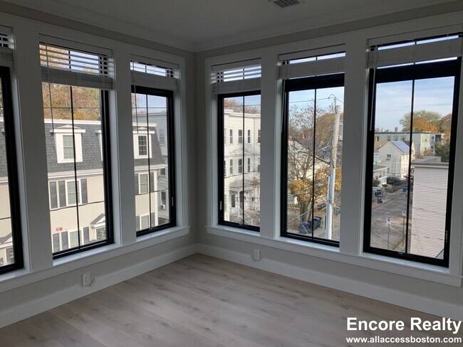 Foto del edificio - 157 Everett St