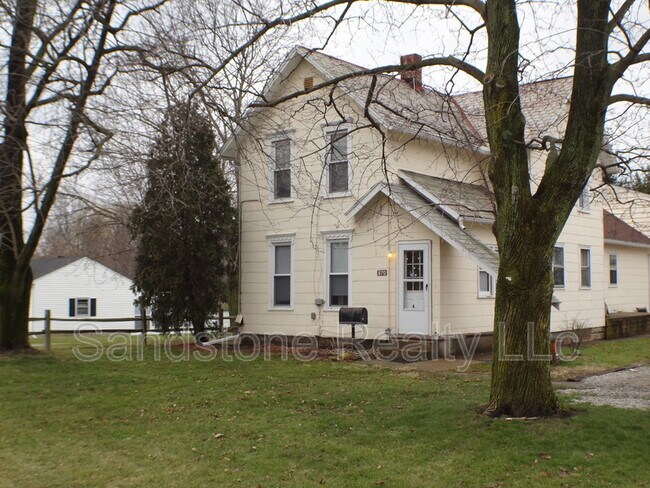 Building Photo - 870 S Main St