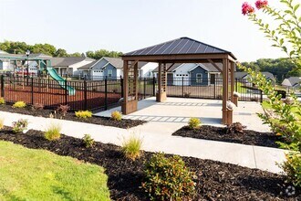 Building Photo - 712 Lamina Dr