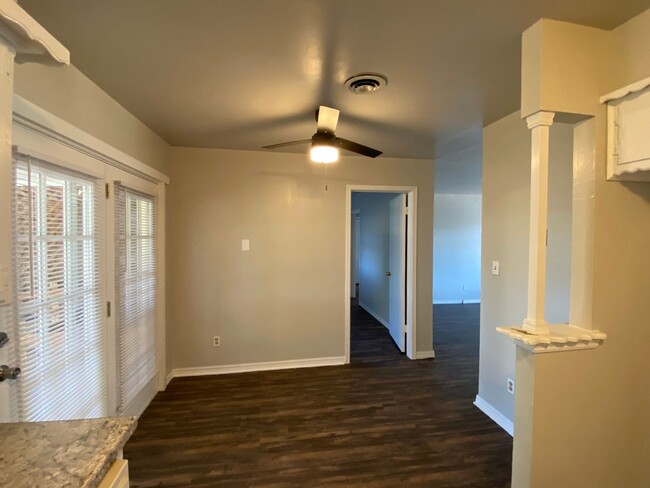 Foto del edificio - 3 bedrooms 1 bath