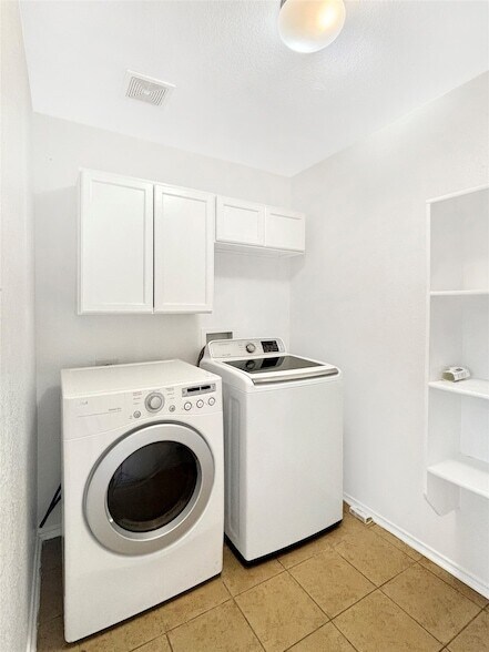 Foto del edificio - 1217 Caroline Dr