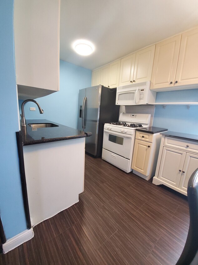 Foto principal - 3202 Nostrand Ave.