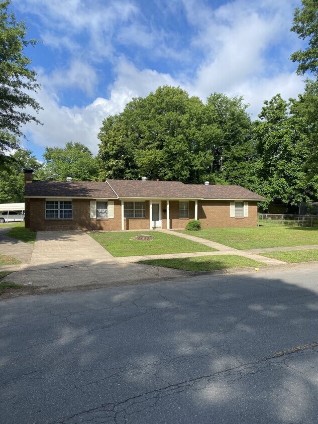 Primary Photo - 1302 Belmont