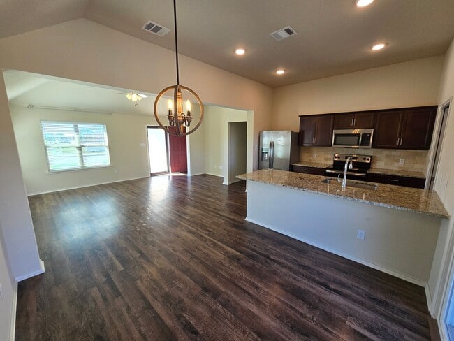 Building Photo - Cozy 3 Bedroom 2 Bath Home in Navasota!!